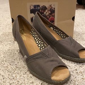 Toms Women’s Wedge - size 8.5